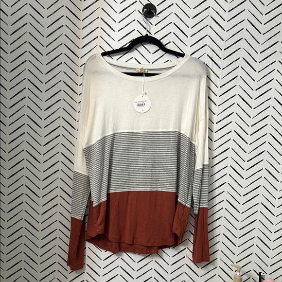 revel threads Tops - Cream and Gray Long Sleeve Color Block T-Shirt with Bateau Neckline